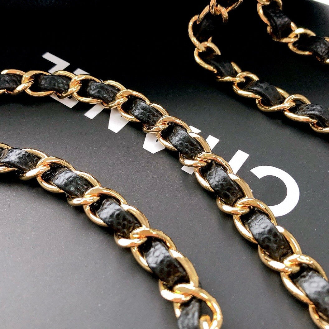 CHANEL FLAP BAG 25 IN BLACK CAVIAR LEATHER GOLD HARDWARE