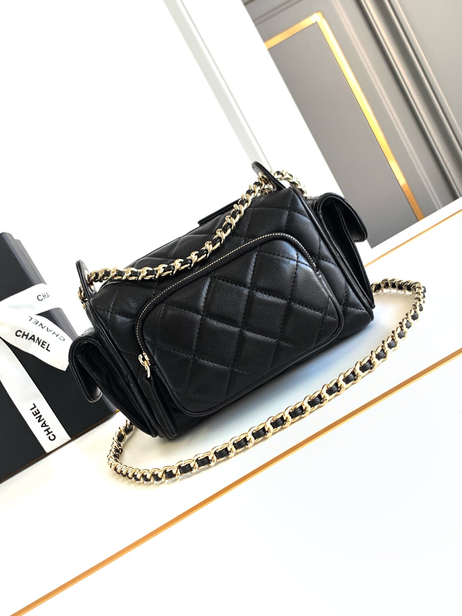 CHANEL 25S CAMERA BAG 23 IN BLACK LAMBSKIN WITH GOLD HARDWARE