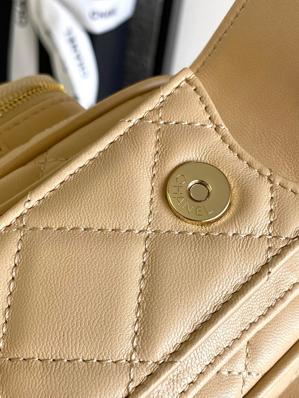CHANEL 25S CAMERA BAG 23 IN BEIGE LAMBSKIN WITH GOLD HARDWARE